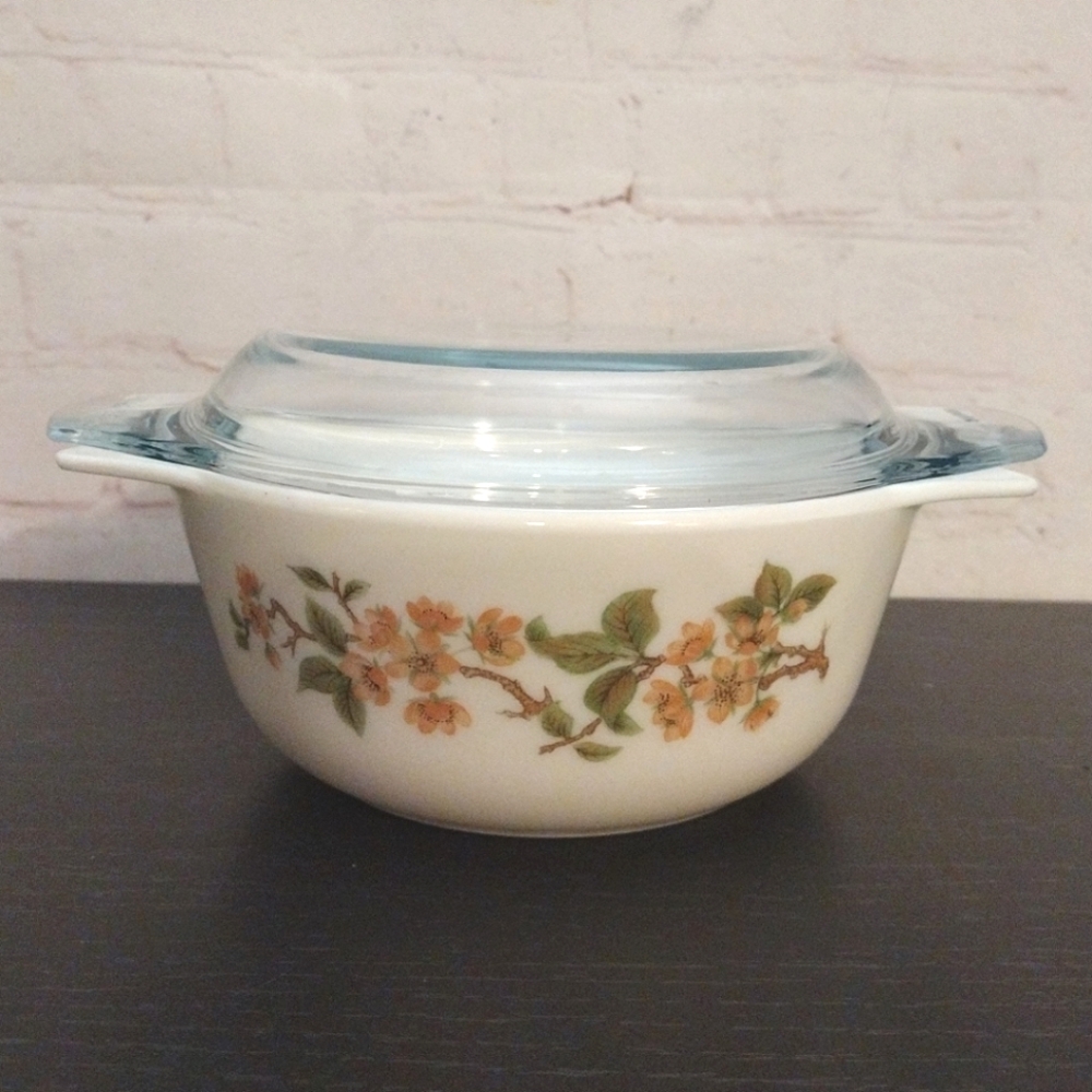 Vintage JAJ Pyrex England Cherry Blossom Round Casserole Dish w/ Lid 1 Quart